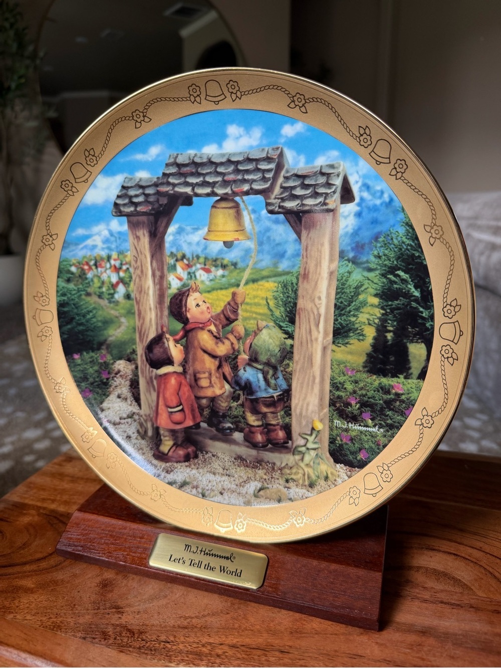 M.J. Hummel Let’s Tell the World Collector Plate w Stand 10.5”